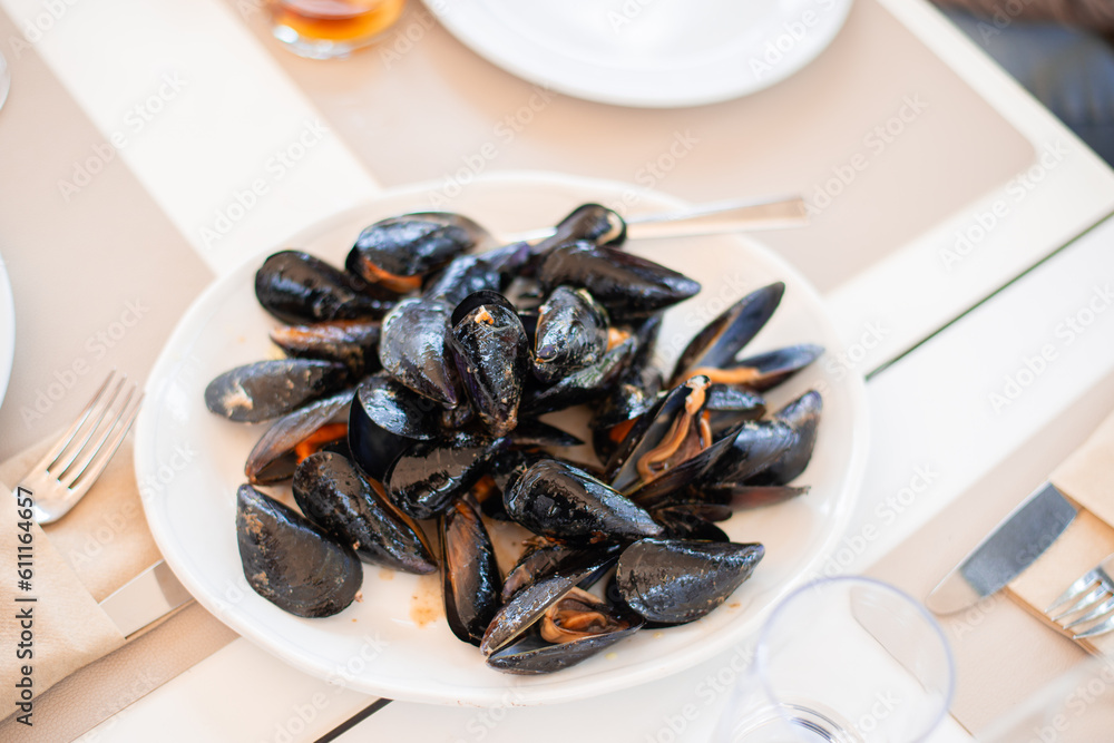 stimmed mediterranean mussels with lemon and garlic spanish style stimmed mediterranean mussels with lemon and garlic spanish style