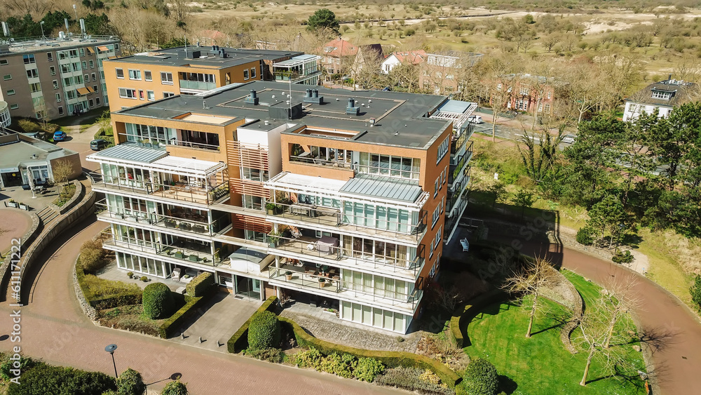Fototapeta premium an aerial view of a modern house in the suburbs of sydney, new south - image via wikimo
