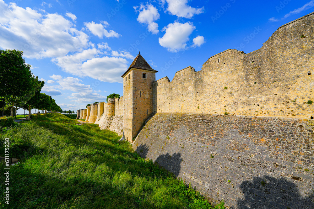 Tour Carrée ( Tour Carrée (