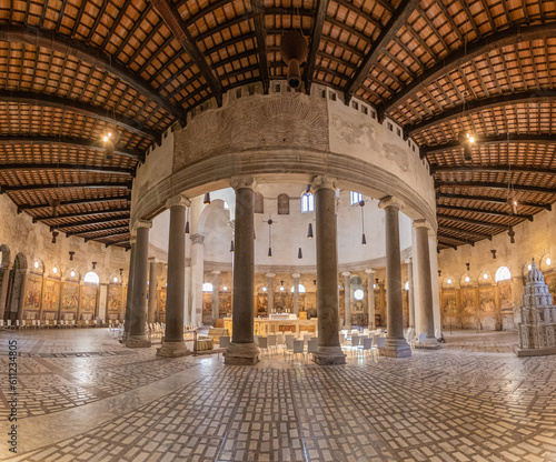 Fotografía Interior View of  the Basilica of St