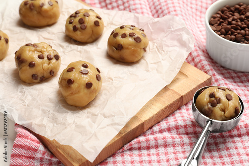 Uncooked chocolate chip cookies on cloth, closeup photo