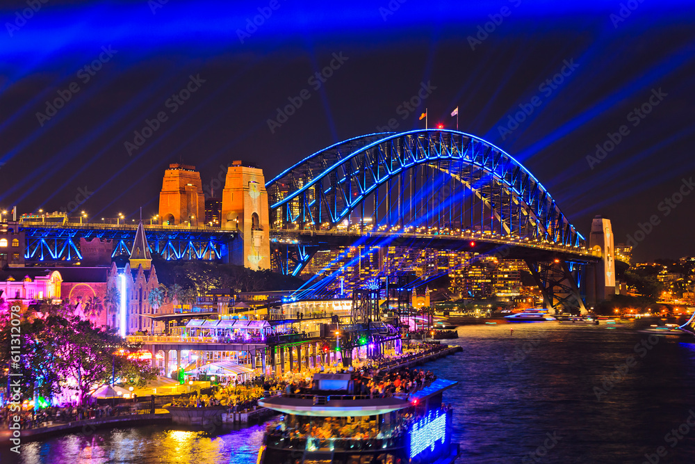 Obraz premium Sy Vivid 23 Mid bridge Arch circ quay