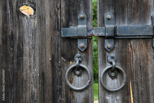Obraz na płótnie old wooden door with lock w salonie