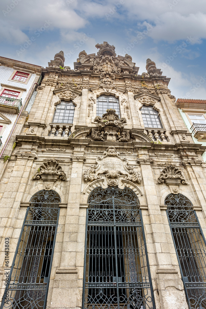 façade de l'Église de la Miséricorde à Porto (Portugal)