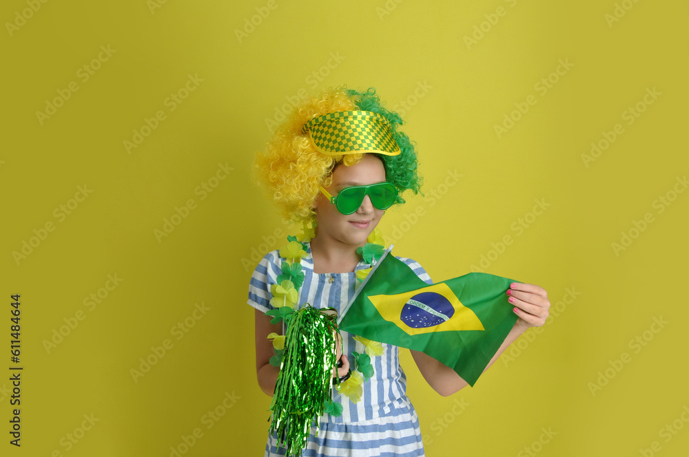 criança sorridente divertida com cores do brasil, brasileira, feliz criança sorridente divertida com cores do brasil, brasileira, feliz