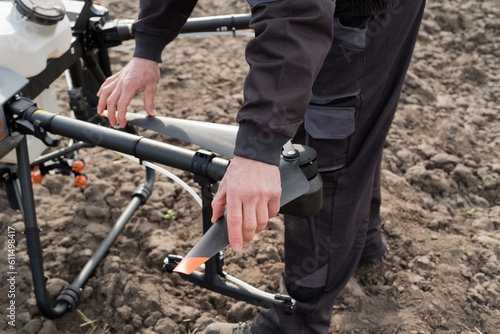 agricultural drone, service preparation of propellers, unfolds the screws service