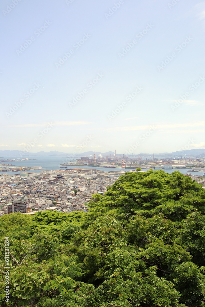 北九州市の高塔山展望台から見た響灘コンビナート