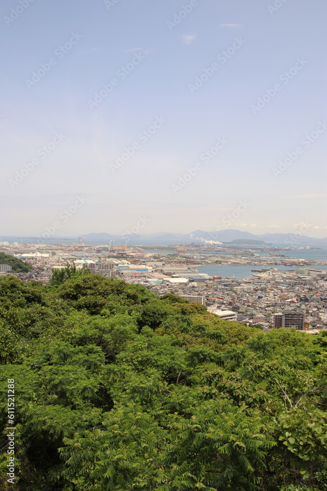 北九州市の高塔山展望台から見た響灘コンビナート