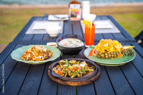Tableau sur toile Thai food dishes in a restaurant beachfront in Hua Hin, Thailand