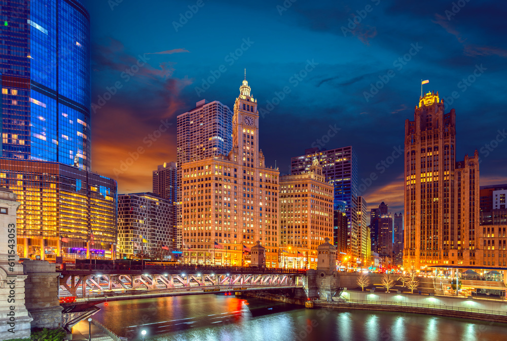 Fototapeta premium Cityscape of Chicago Riverwalk at Dusable bridge over Michigan rive