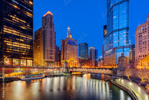 Cityscape of Chicago Riverwalk © anekoho