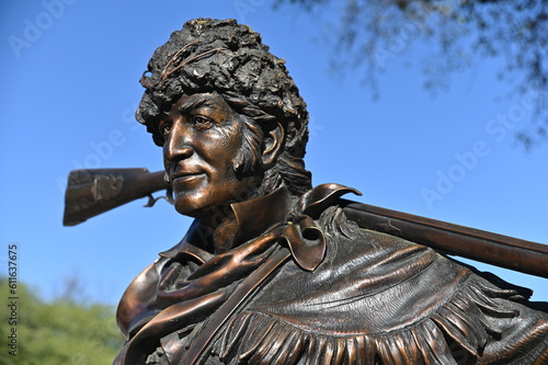 Fotografija davy crockett statue profile