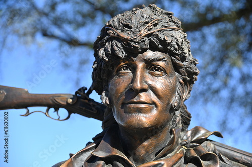 davy crockett statue