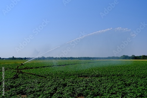 Bewässerung von Feldern wegen Trockenheit