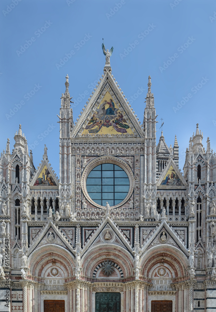 The front facade of Siena Cathedral