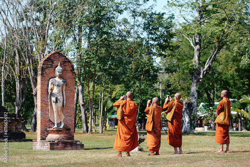 Photo Buddhist monks in National Park Sukhothai, Thailand.