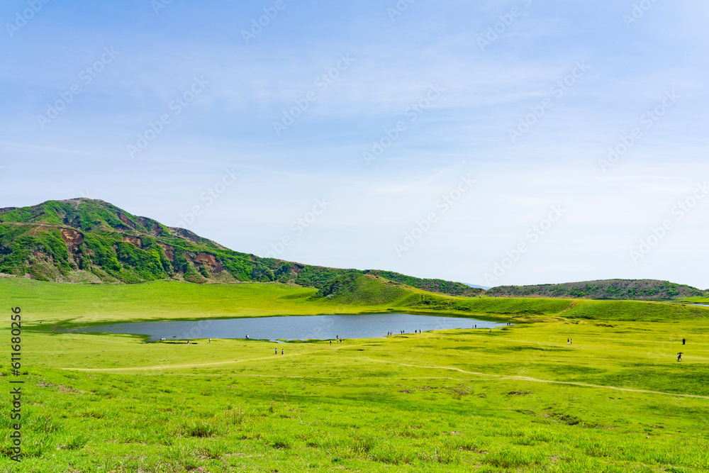 Fototapeta premium 【熊本県】阿蘇 草千里ヶ浜の雄大なパノラマ風景