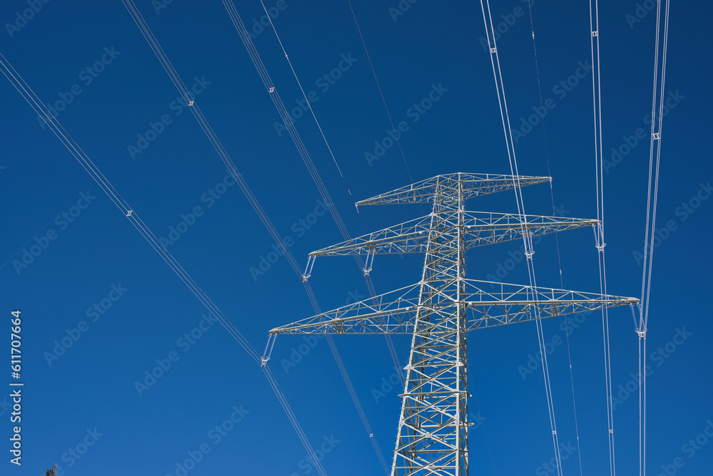 Hochspannungsmast blauer Himmel Hochspannungsmast blauer Himmel