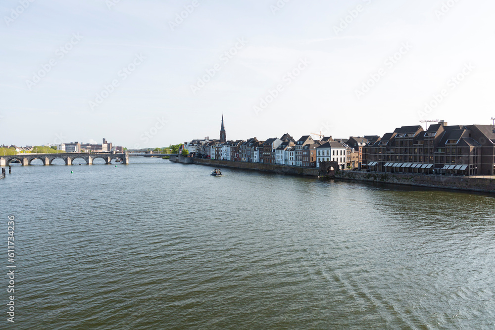 Veduta di Maastricht dal ponte sul fiume Mosa