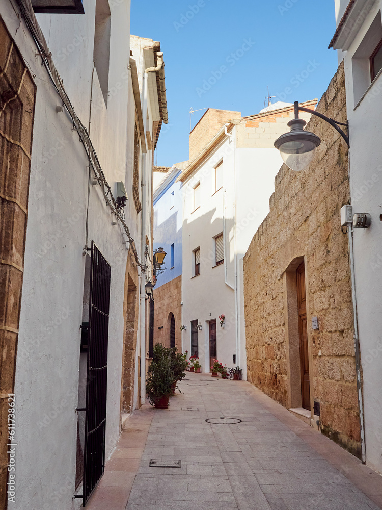 Narrow alley in the historical city centre of Javea. Jávea, Xàbia in Valencian. Marina Alta, Costa Blanca, Province of Alicante, Comunidad Valenciana, Spain, Europe