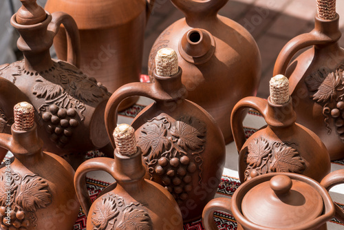 Quadro em tela Different examples of tradtional ukrainian clay pottery: pots, jars, vases, cups and bowls
