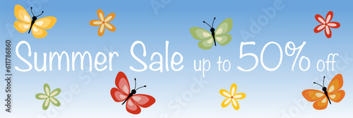 Summer Sale up to 50% off - Schriftzug in englischer Sprache - Sommerschlussverkauf bis zu 50% Rabatt. Verkaufsbanner mit einem Himmel voller Schmetterlingen und Blüten.