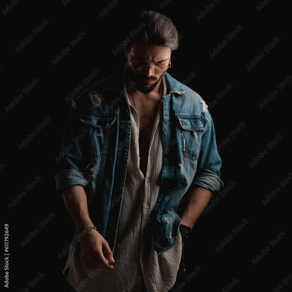 Obraz premium stylish casual guy with hand in pocket looking down and posing