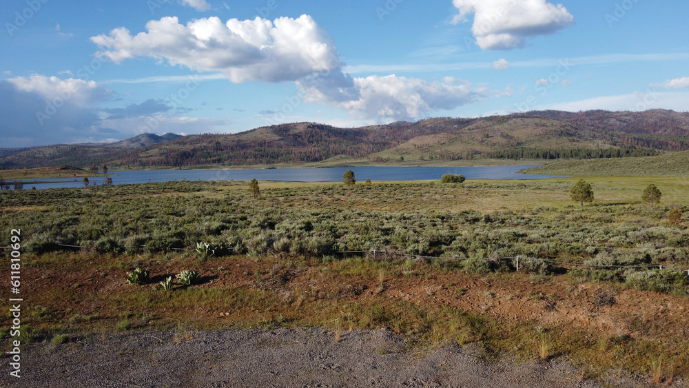 Εκτύπωση καμβά Frenchman Lake reservoir in California photo from the gravel parking area