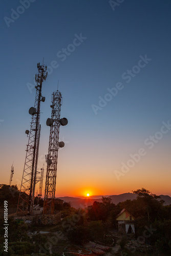 Torres de transmissão de comunicação, Nascer do Sol photo