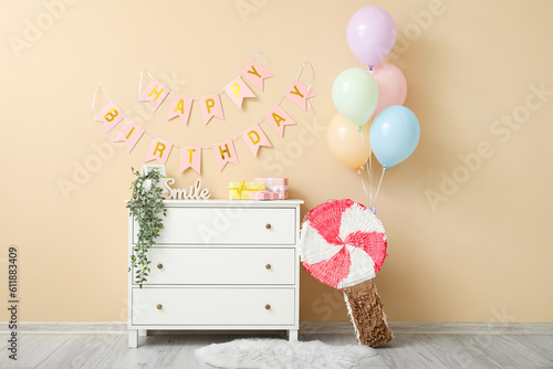 Chest of drawers, pinata, b...