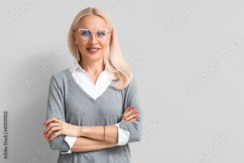 Mature blonde woman in eyeg...