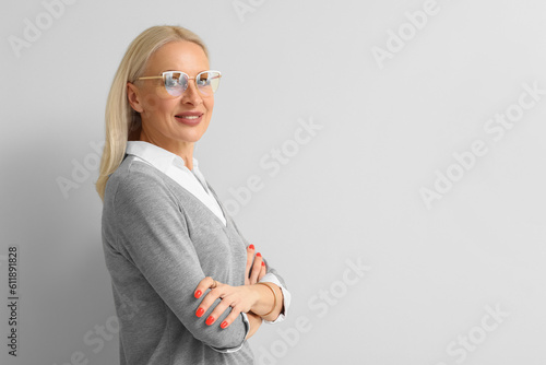 Mature blonde woman in eyeg...