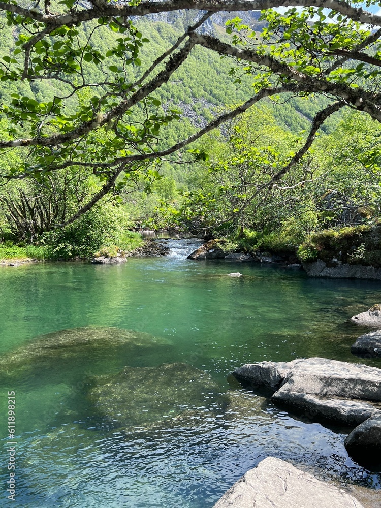 Naklejka premium Bondhus Lake Bondhus Hike Trial Bondhus Glacier Norway
