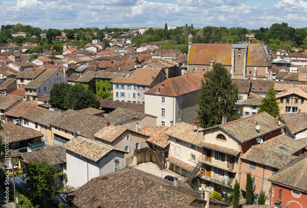 Châtillon-sur-Chalaronne est une commune française située dans le département de l'Ain, en région Auvergne-Rhône-Alpes.