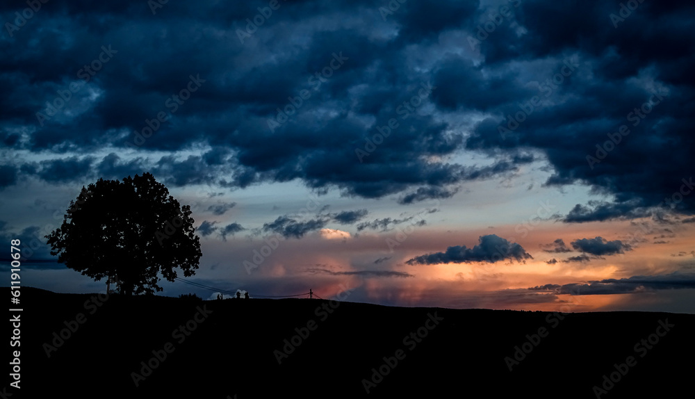 Bewölkter Himmel nach Sonnenuntergang Bewölkter Himmel nach Sonnenuntergang