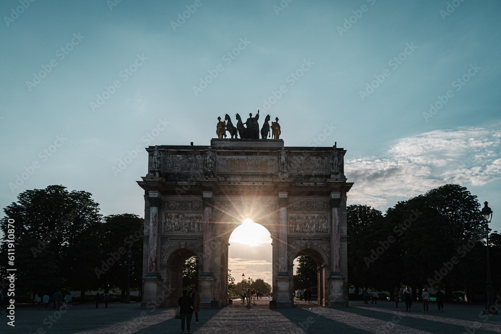 Arco del Triunfo del Carrusel. Se encuentra en la plaza del Carrusel, en el I distrito, entre el Museo del Louvre y el jardín de las Tullerías en París.