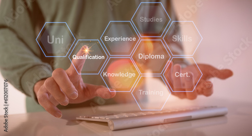 Foto qualification human resource management concept, man touching button with word q