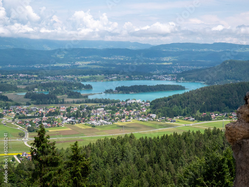 Ausblick von der Burgruine Finkenstein auf den Faaker See bei Villach © Daniel Ehlis