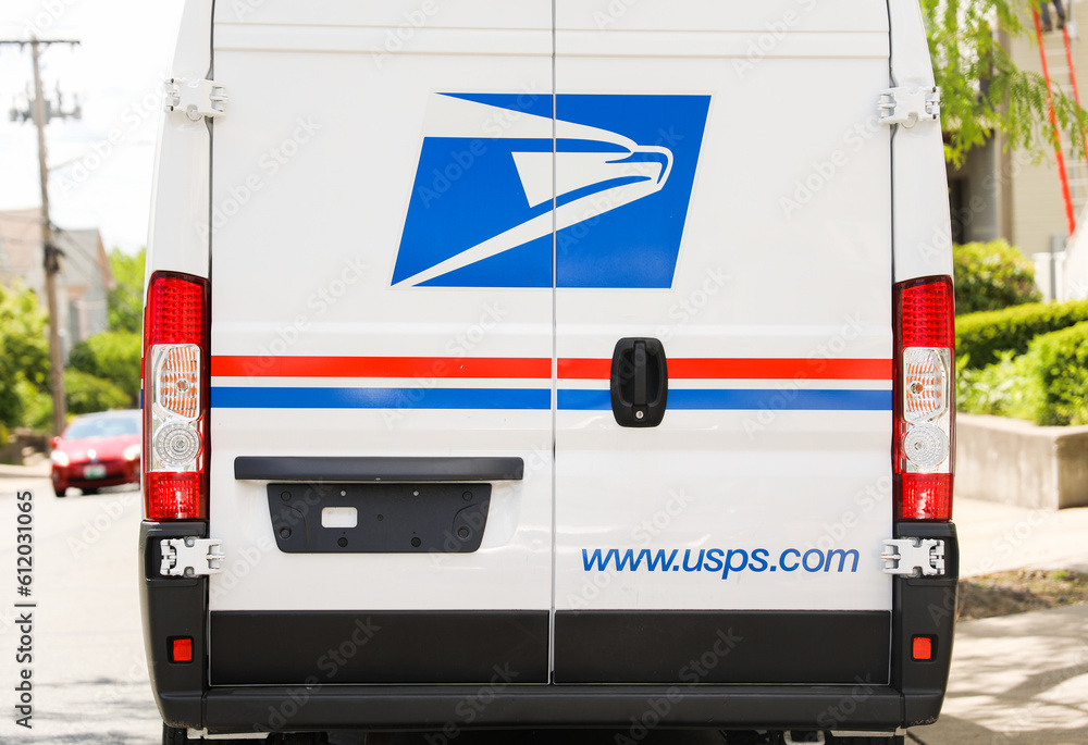 Foto de Providence, Rhode Island, USA, June 11, 2023, USPS mailbox