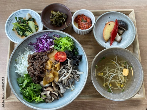 korean healhty dish called bibmbap