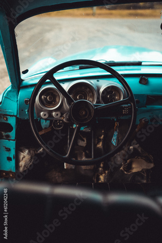 Old wheel car in a blue old cuban car © Sergio Amate