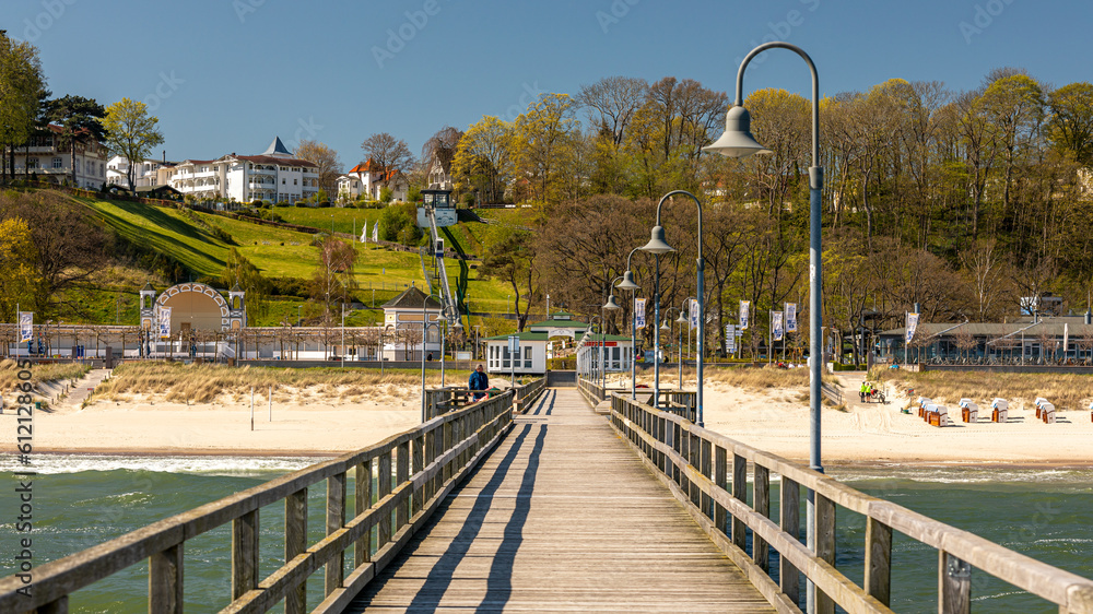 Strandpromenade und Seebrücke vom Ostseebad Göhren an der Ostsee auf der Insel Rügen