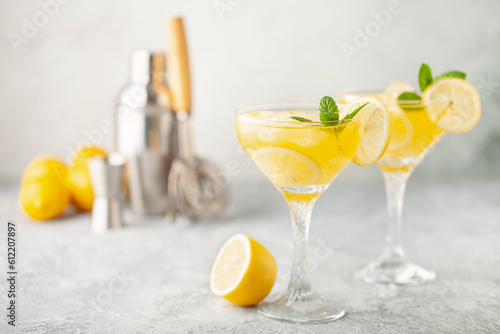 Obraz na plátně Summer limoncello margarita cocktail with lemons and mint in a glass