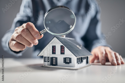 Obraz na plátně House model with man holding magnifying glass home inspection or searching for a