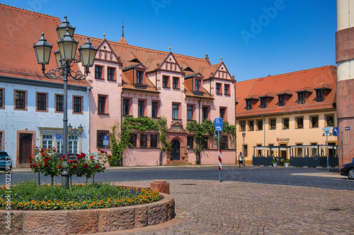 Marktplatz Altstadt Grimma, Laterne, Standesamt im Hintergrund, Stadt Grimma am Fluss Mulde, Sachsen, Deutschland 