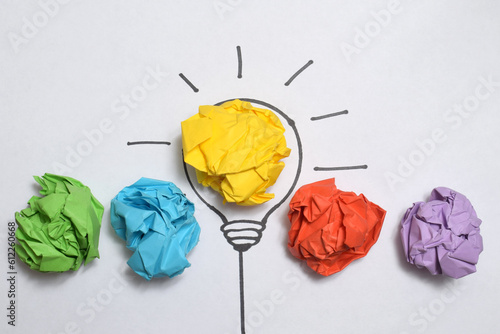 Φωτογραφία Inspiration concept crumpled color paper light bulb metaphor for good idea