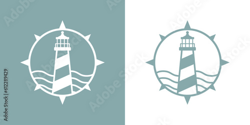 Logo Nautical. Icono de torre marítima en puerto. Faro de luz con olas de mar en esfera de brújula