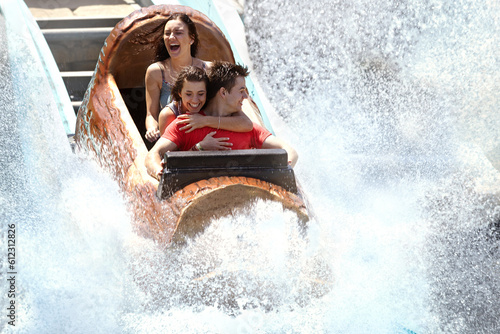 Canvastavla Enthusiastic friends getting splashed in water log amusement park ride