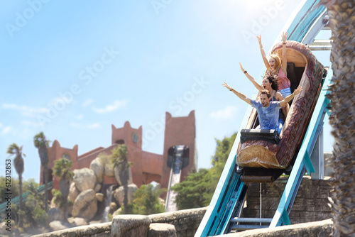 Quadro su tela Enthusiastic friends cheering on log amusement park ride