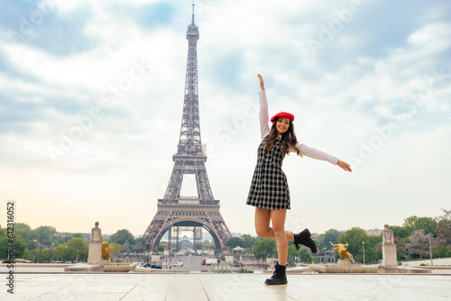 Beautiful young woman visiting paris and the eiffel tower © oneinchpunch